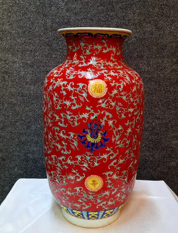 Chinese Ceramic Vase - Famille Rose motif