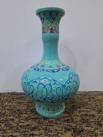 Reproduction Famille Rose Turquoise-Ground Vase