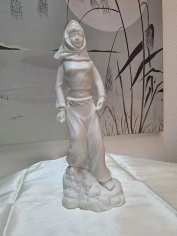 Ceramic Sculpture - Belle Figurine