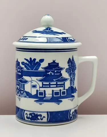 Chinese Vintage 1900s Blue and White Lidded Mug from Jingdezhen