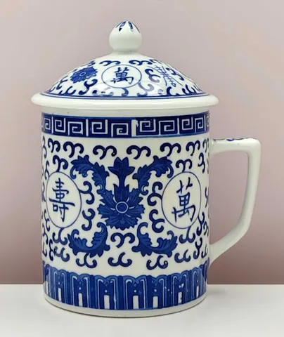 Chinese Vintage 1900s Blue and White Lidded Mug from Jingdezhen
