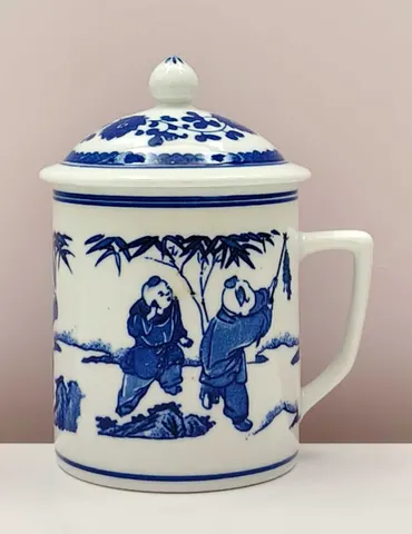 Chinese Vintage 1900s Blue and White Lidded Mug from Jingdezhen