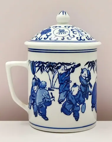 Chinese Vintage 1900s Blue and White Lidded Mug from Jingdezhen