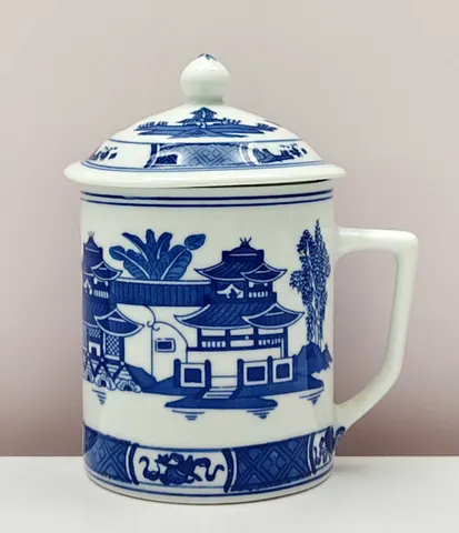 Chinese Vintage 1900s Blue and White Lidded Mug from Jingdezhen