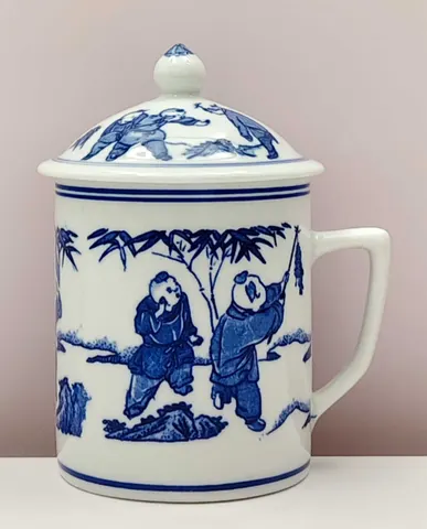 Chinese Vintage 1900s Blue and White Lidded Mug from Jingdezhen