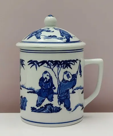 Chinese Vintage 1900s Blue and White Lidded Mug from Jingdezhen