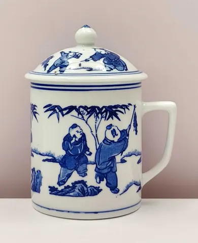 Chinese Vintage 1900s Blue and White Lidded Mug from Jingdezhen