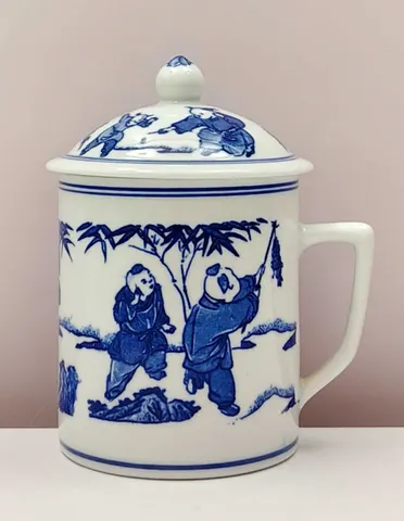 Chinese Vintage 1900s Blue and White Lidded Mug from Jingdezhen