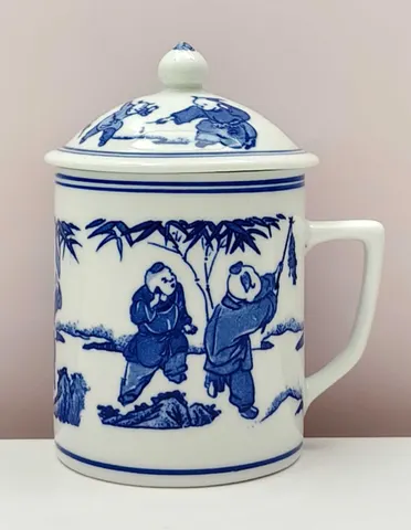 Chinese Vintage 1900s Blue and White Lidded Mug from Jingdezhen
