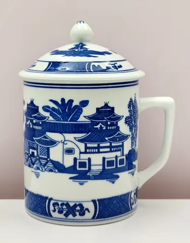 Chinese Vintage 1900s Blue and White Lidded Mug from Jingdezhen