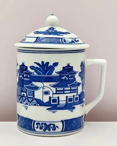 Chinese Vintage 1900s Blue and White Lidded Mug from Jingdezhen