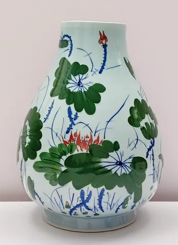 Chinese Hand-Painted Famille Verte Ceramic "Lotus Pond" Vase V-1-544